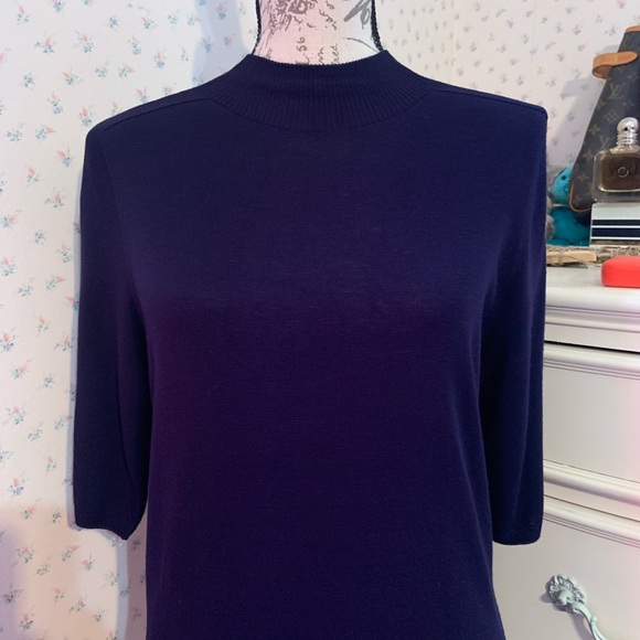 Donna Karan Mock Neck Thin Sweater - Picture 4 of 9